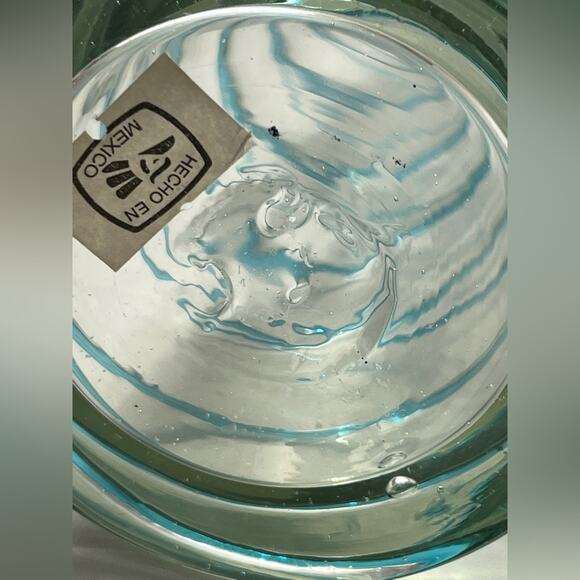 Pair‎ of Tall Handblown Glass Swirl Vases, Made in Mexico - Picture 9 of 9